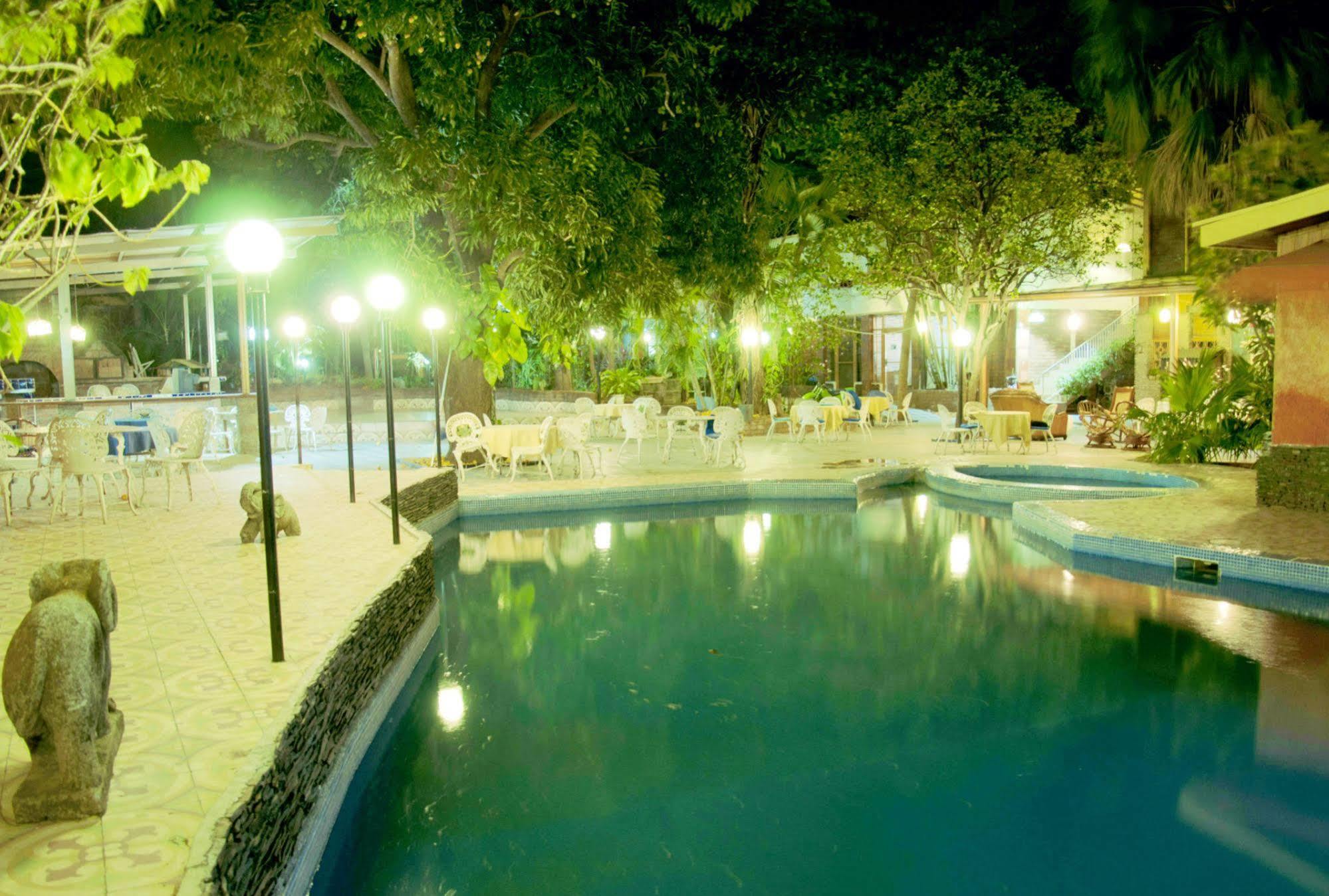 Hotel Restaurante Cesar Managua Exterior photo